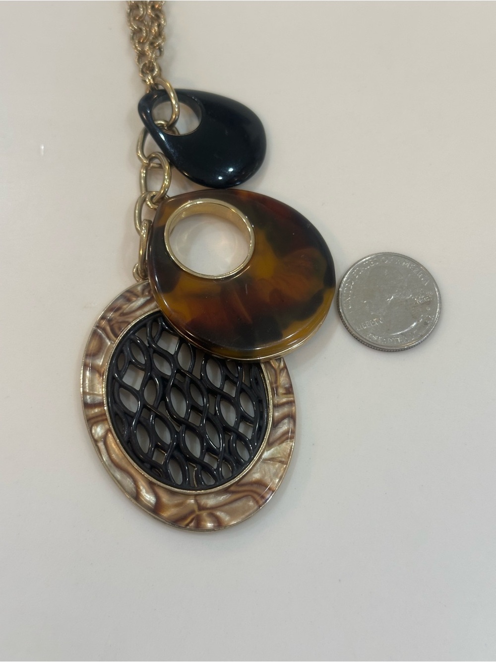 Liz Claiborne Tortoise & Black Resin Multi-Pendant Statement Necklace Gold Tone - Picture 6 of 14